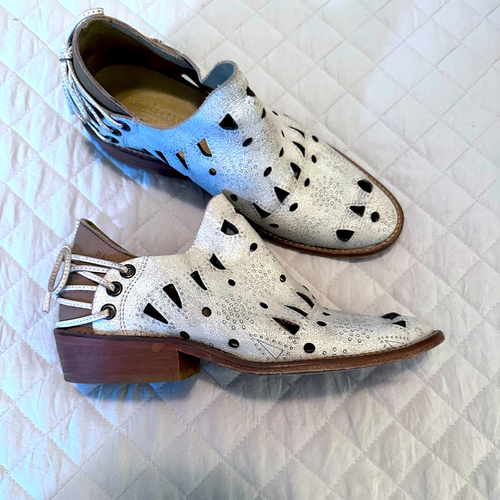 Musse & Cloud Cream Ankle Booties